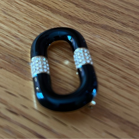 Beautiful Pin - Picture 2 of 5